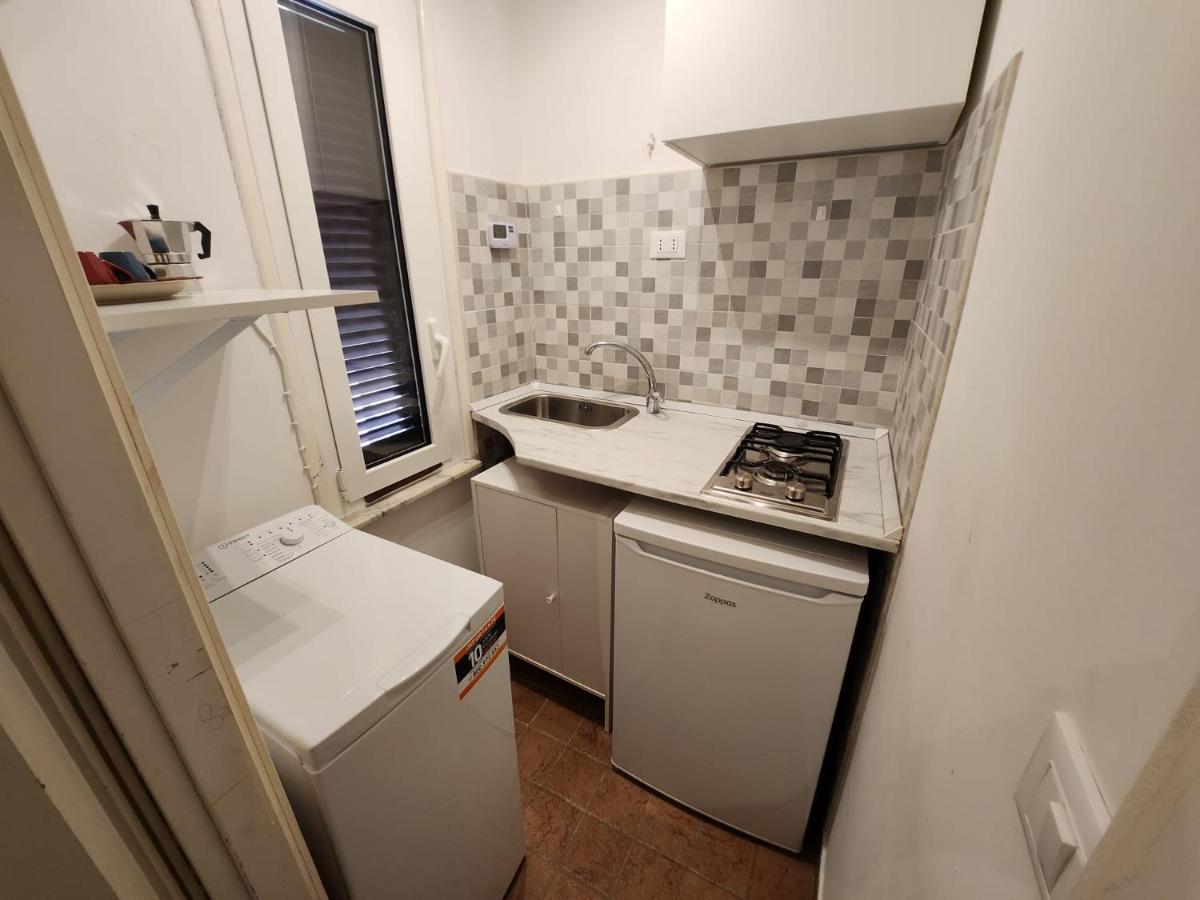 Monolocale Suite Con Terrazzino Рим Екстер'єр фото